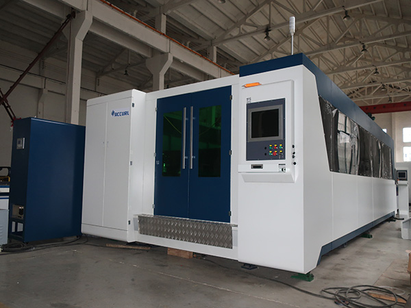 2500 ਵਉ ਪੂਰਨ ਬੰਦ ਪੋਰਟਲ ਟੇਬਲ ਫਾਈਬਰ ਲੇਜ਼ਰ ਸ਼ੀਟ ਕੱਟਣ ਵਾਲੀ ਮਸ਼ੀਨ